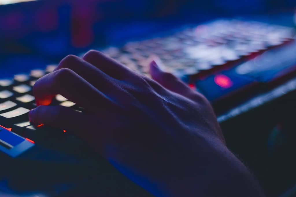 clavier-sombre-sub4sub-handshake-quebec-marketing